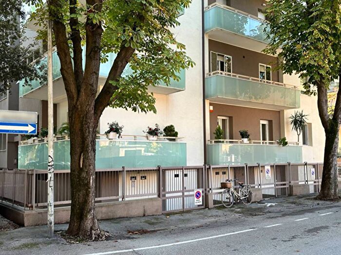 Appartamento quadrilocale in vendita in Viale Della Vittoria, Porto, Pesaro