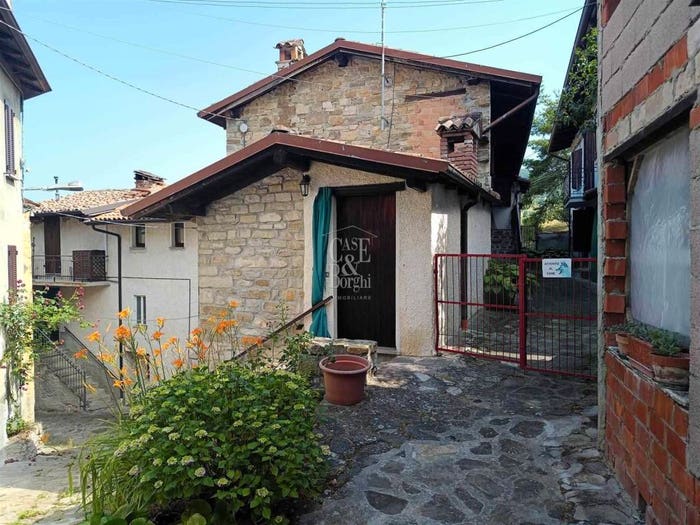 Casa con 6 locali in vendita in Località Carro, Varzi