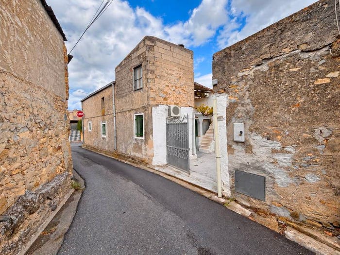 Casa quadrilocale in vendita in Vico Sardegna, Lunamatrona