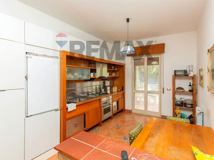 Appartamento con 5 locali in vendita in Via Livorno, Aci Trezza, Aci Castello