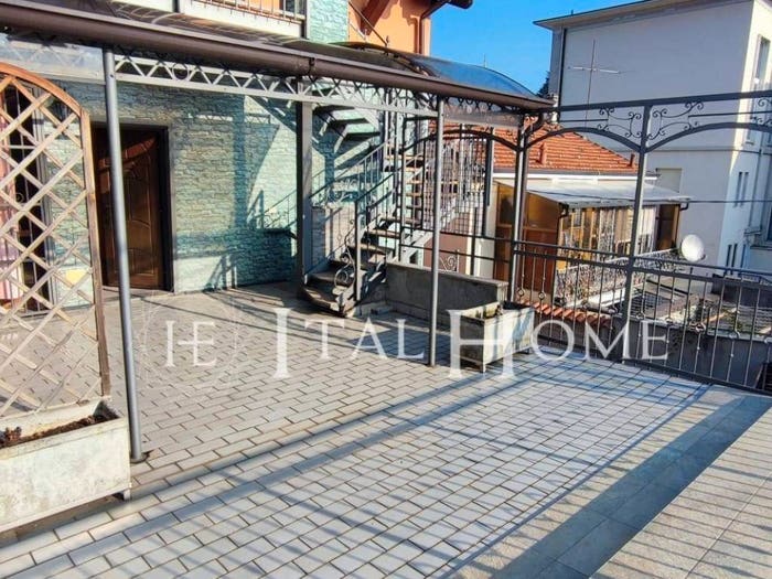 Appartamento con 5 locali in vendita in Casatenovo, Centro
