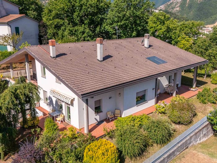 Casa con 6 locali in vendita in Via Timoteo Viti, Centro, Cagli