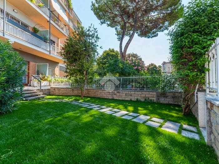 Appartamento trilocale in vendita in Via Vincenzo Ussani, Colli Portuensi Casaletto, Roma