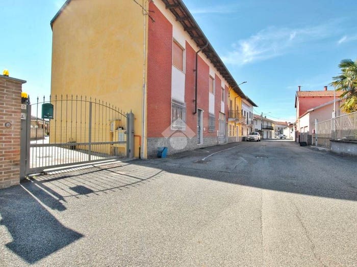 Casa con 6 locali in vendita in Via S Bernardo, Centro, Livorno Ferraris