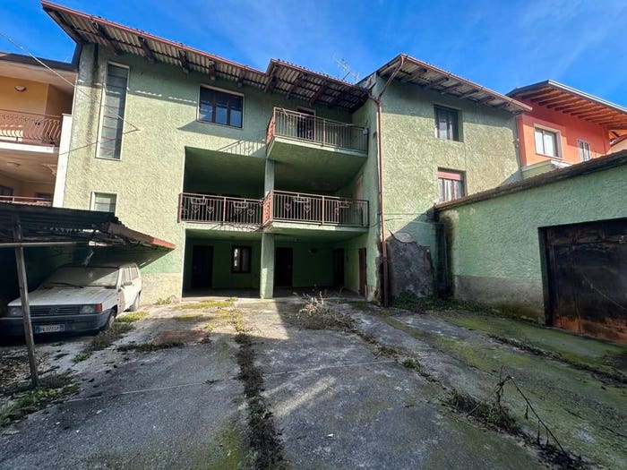 Casa con 6 locali in vendita in Via Enrico Toti, Centro, Cene