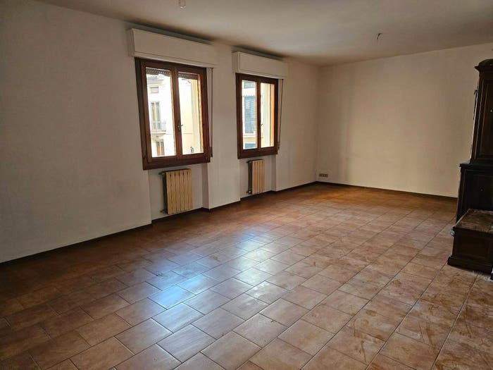 Appartamento con 5 locali in vendita in Via Aspromonte, Narnali Viaccia, Prato