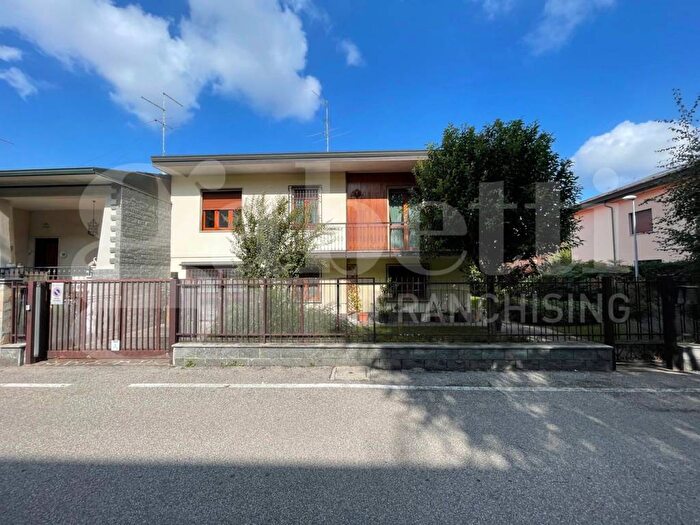 Casa con 5 locali in vendita in Via Giovanni Bulloni, San Fereolo Albarola Faustina, Lodi