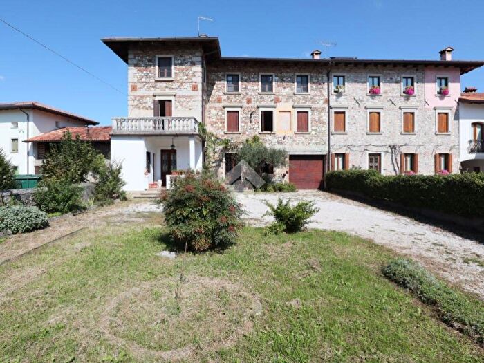 Casa con 6 locali in vendita in Via Matteotti, Centro, Tavagnacco