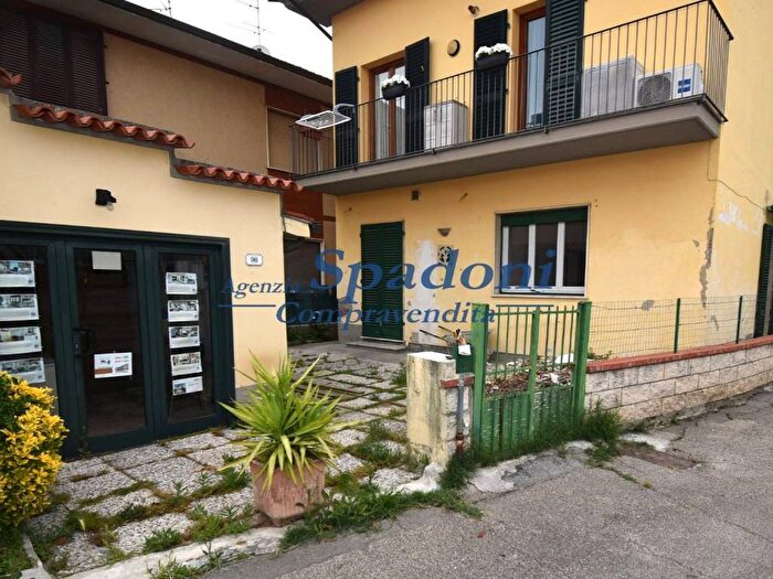 Appartamento trilocale in vendita in Via Aprile, Centro, Monsummano Terme
