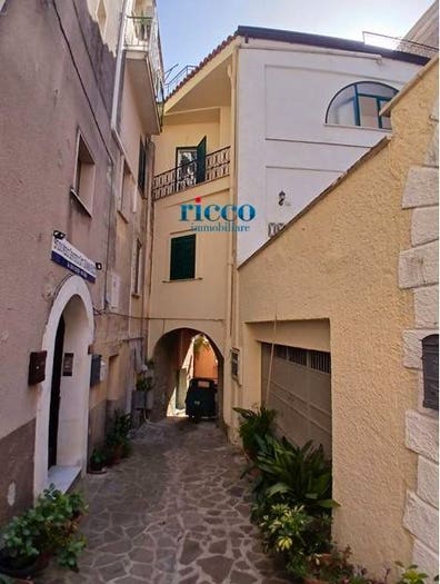 Appartamento bilocale in vendita in Via dei Greci, Centro, Camerota