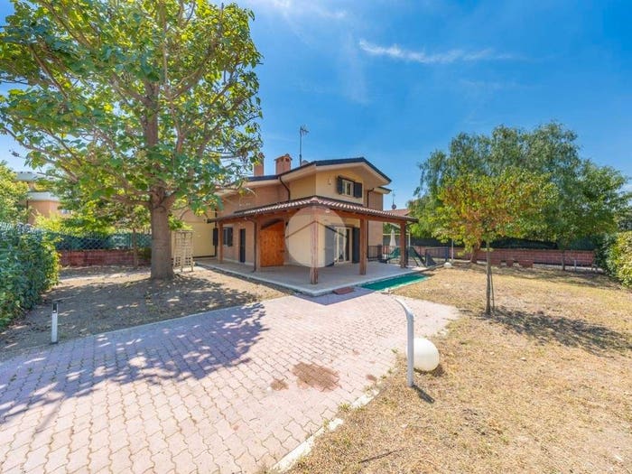 Casa con 6 locali in vendita in Via Costantino, Camionabile, Guidonia Montecelio
