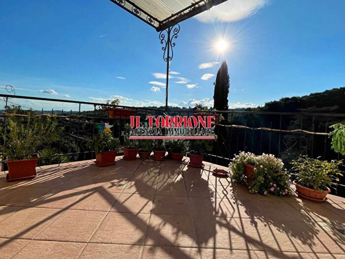 Casa con 6 locali in vendita in Via del Pillo, Collodi Ponte all'Abate Monte a Pescia, Pescia