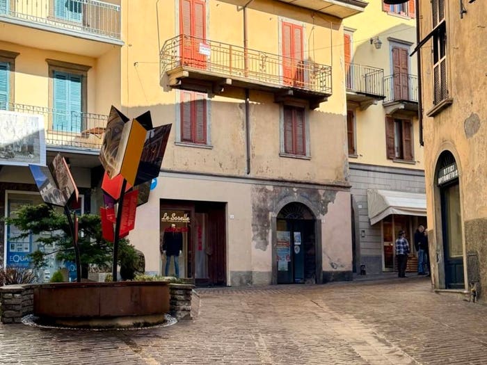 Casa con 6 locali in vendita in Piazza Baradello, Centro, Clusone