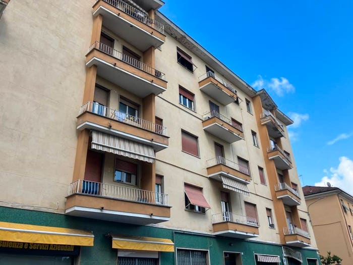 Appartamento con 6 locali in vendita in Via Ugo Foscolo, Novi Ligure