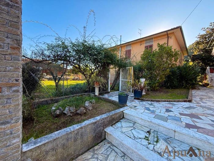 Appartamento con 5 locali in vendita in Via Villaggio Castagnara, Romagnano, Massa
