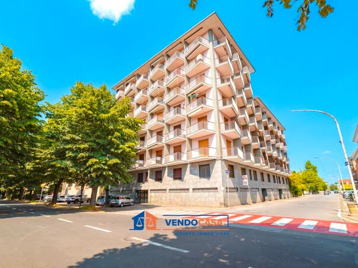 Appartamento quadrilocale in vendita in Viale Eloisia Barbaroux, Centro, Carmagnola