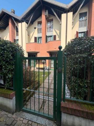 Casa con 6 locali in vendita in Via Ulzio, Nichelino
