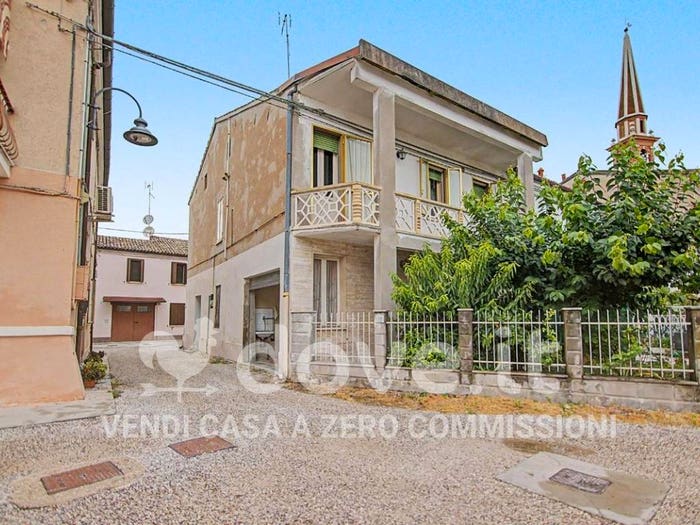 Casa quadrilocale in vendita in Piazzetta Piave, Centro, Copparo