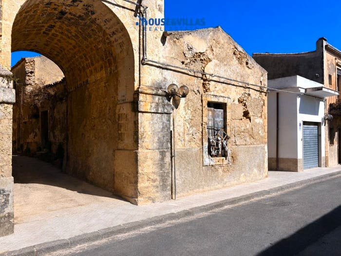 Casa quadrilocale in vendita in Via Bernardino Grimaldi, Centro, Noto