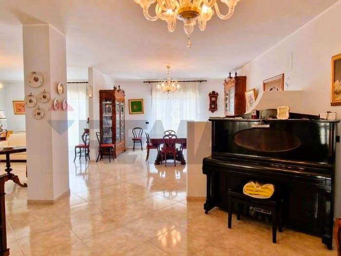 Casa con 6 locali in vendita in VIA FILIPPO MEDA, San Giovanni, Giarre