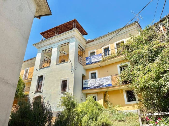 Casa con 6 locali in vendita in Via San Sabino, Barete
