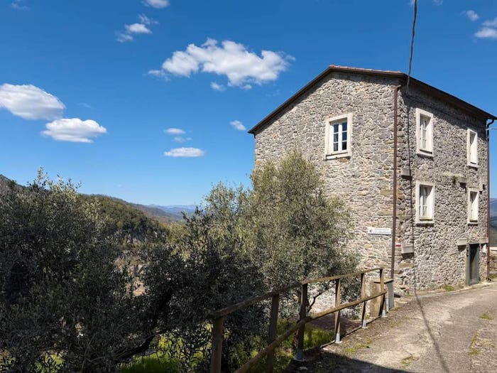 Casa con 6 locali in vendita in Via San Michele, Beverino