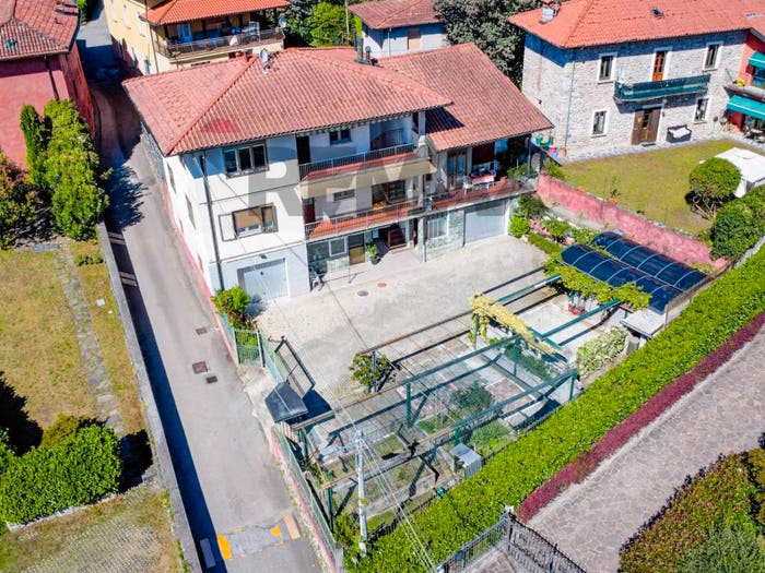 Appartamento trilocale in vendita in via Trieste, Brezzo, Brezzo di Bedero