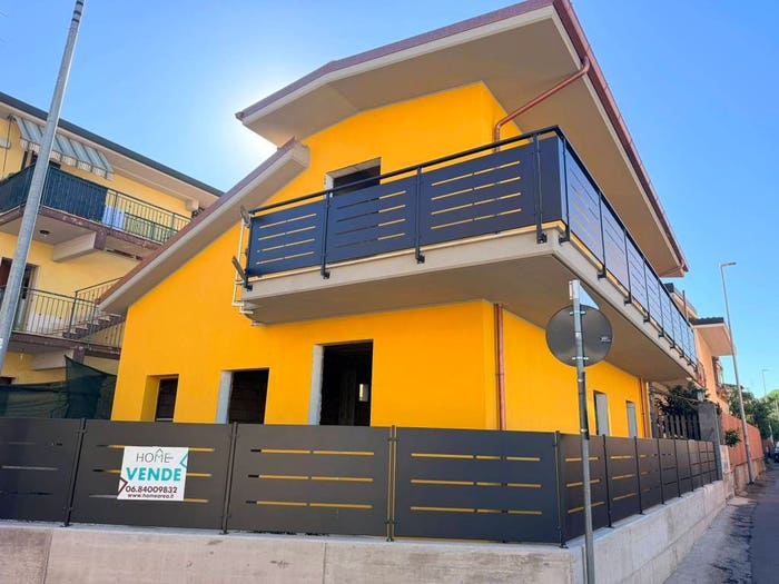 Casa quadrilocale in vendita in Via Luigi Gagliardi, Centro, Monterotondo