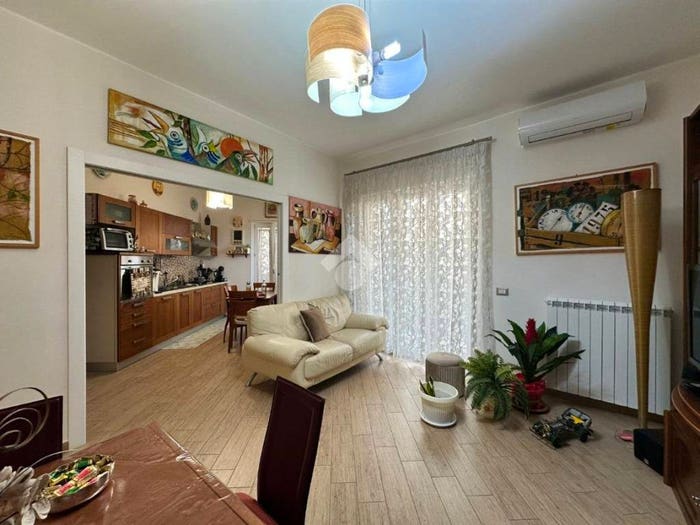 Appartamento quadrilocale in vendita in Traversa l S Leonardo, Centro, Crotone