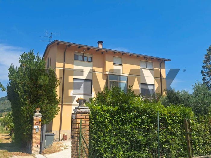 Appartamento quadrilocale in vendita in Via Sportella Marini, Vescia Belfiore Scanzano, Foligno