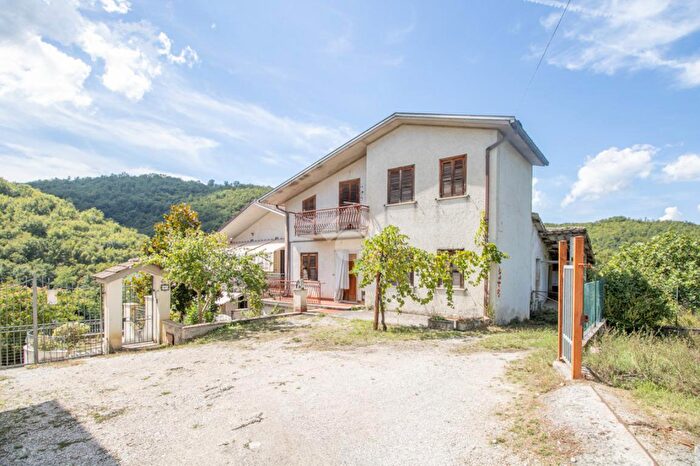 Casa trilocale in vendita in Via Colle Sant'Antimo, Rieti