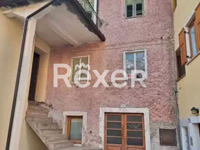 Casa con 6 locali in vendita in Via Giuseppe Garibaldi, Molveno