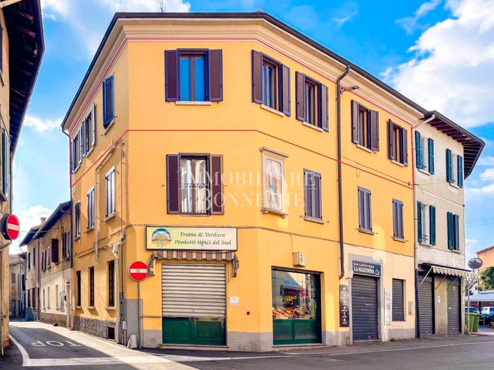 Appartamento trilocale in vendita in Via Giuseppe Garibaldi, Centro, Lurate Caccivio
