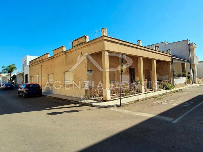 Casa con 5 locali in vendita in Via Pastrengo n, Centro, Racale