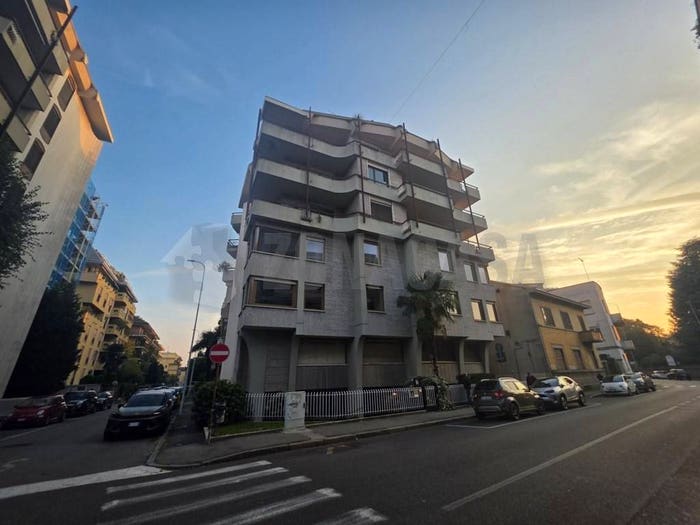 Appartamento trilocale in vendita in Via Goffredo Mameli, Tribunale, Busto Arsizio