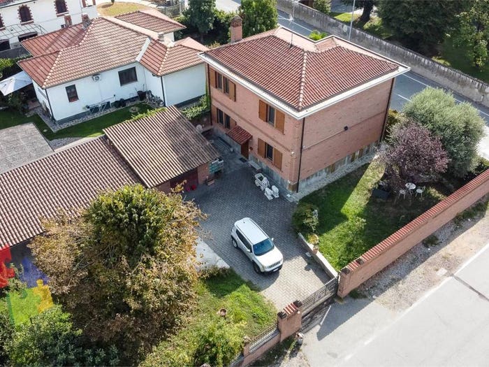 Casa con 6 locali in vendita in Via Mulini, Motta Visconti