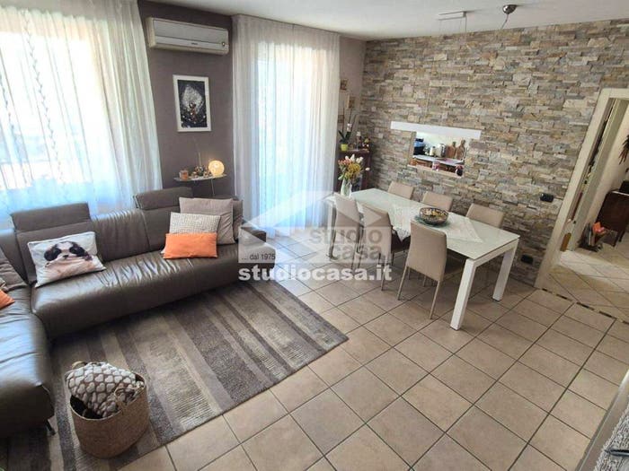Appartamento con 5 locali in vendita in Via Nazionale, Centro, Costa Volpino