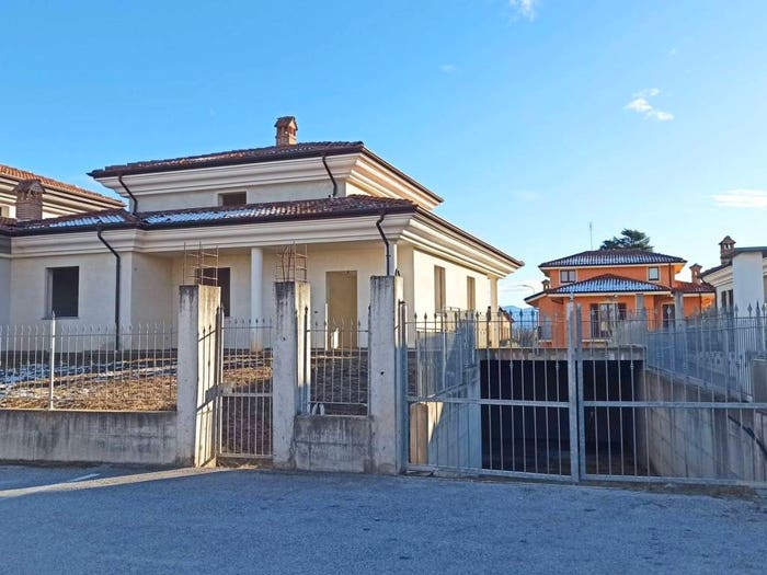 Casa con 5 locali in vendita in Via Giuseppe Garibaldi, Centro, Carrù