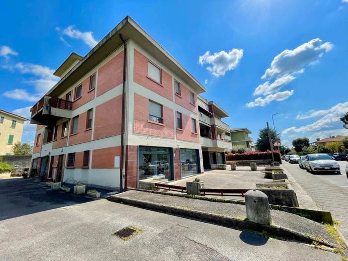 Appartamento con 5 locali in vendita in Via G Marconi, Altopascio Centro, Altopascio