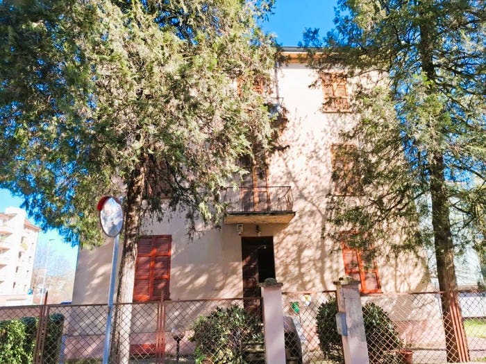 Casa con 6 locali in vendita in Via Fratelli Zaccarini, Ospedale Volturno, Parma