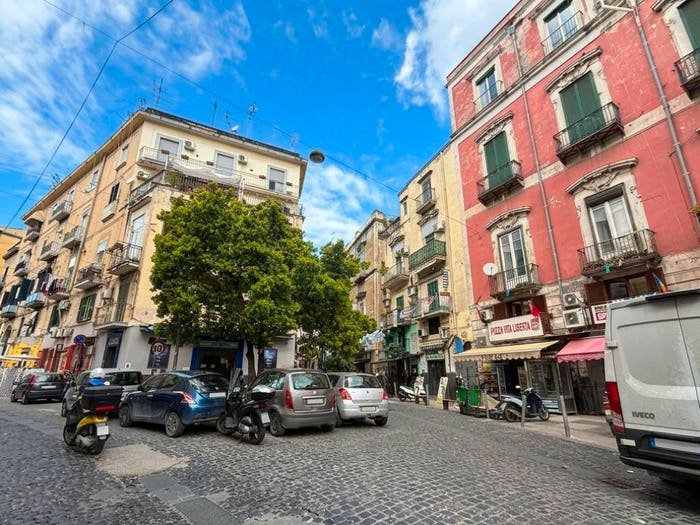 Appartamento quadrilocale in vendita in Via dei Vergini, Sanità, Napoli