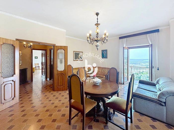 Appartamento con 6 locali in vendita in Via Napoli, Monte Romano