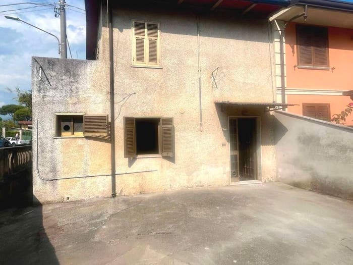 Casa bilocale in vendita in Cinque Vie, Massa
