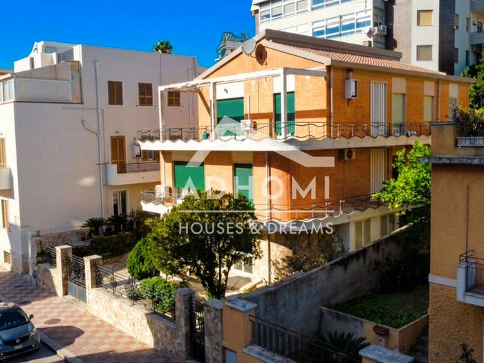 Casa con 6 locali in vendita in Via Palermo, Bonaria, Cagliari