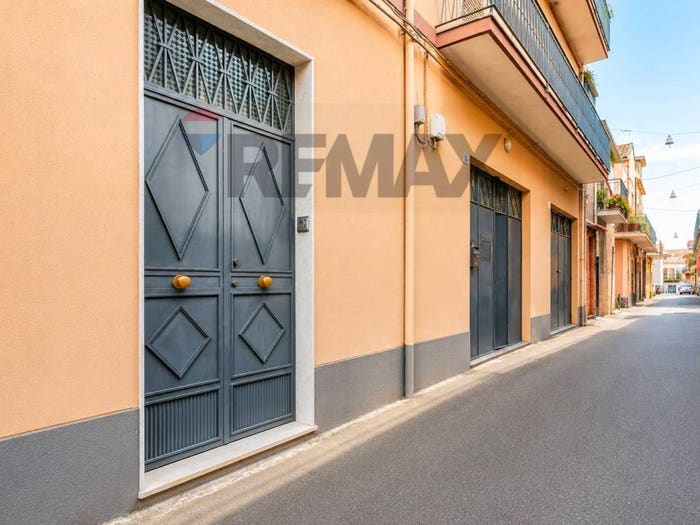 Casa con 6 locali in vendita in via Guglielmo Marconi, Centro, Aci Sant'Antonio