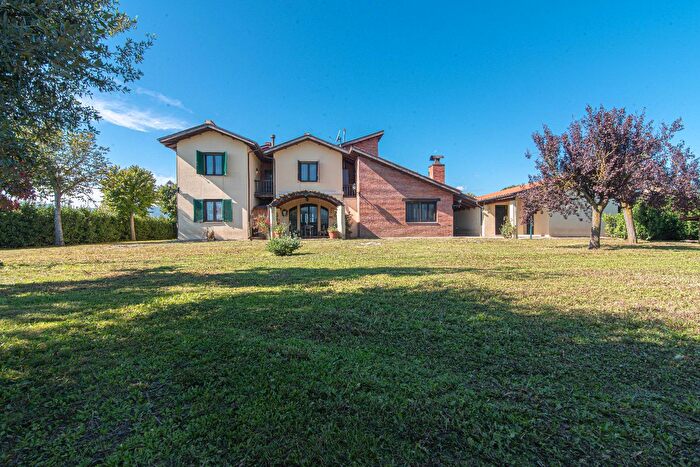 Casa con 7 locali in vendita in Via Cese Rieti, Rieti