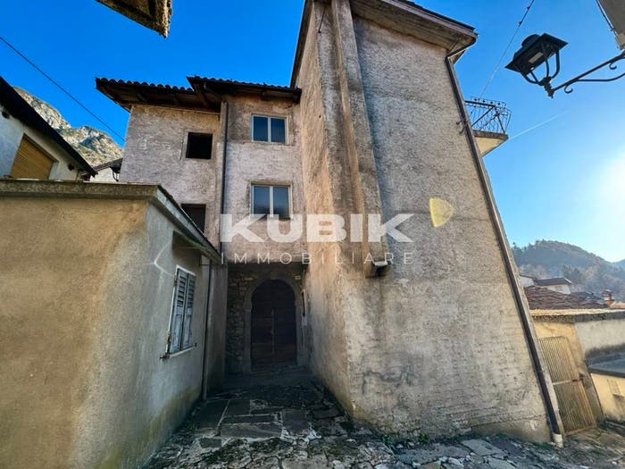 Casa trilocale in vendita in Frazione Lovea, Lovea, Arta Terme