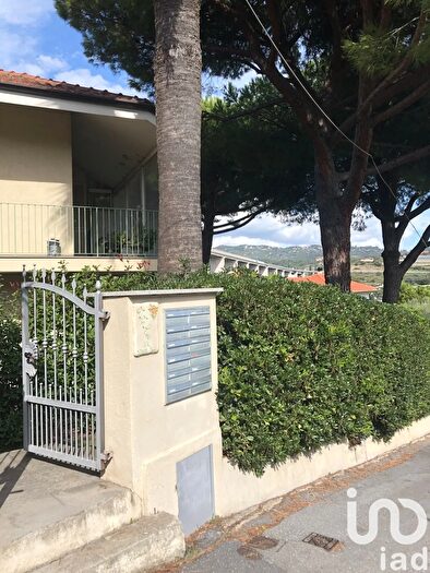 Appartamento trilocale in vendita in Via Poggi, Imperia