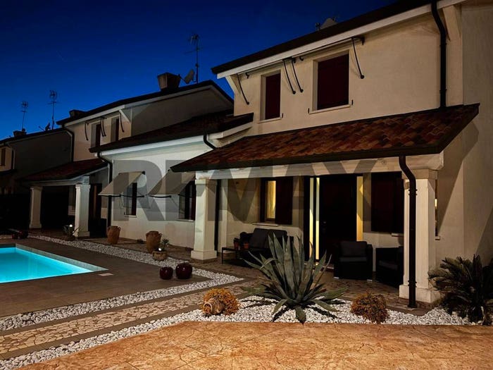 Casa con 6 locali in vendita in Via Rusti, Jesolo Paese, Jesolo