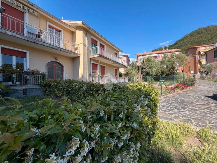 Appartamento quadrilocale in vendita in Via della Libertà, Centro, Deiva Marina